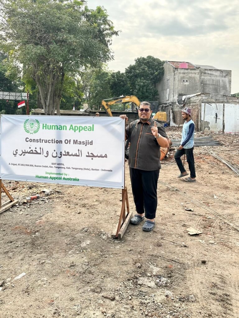 Pembangunan Masjid Fathurrahman, Wakaf Saudara Muslim dari Australia