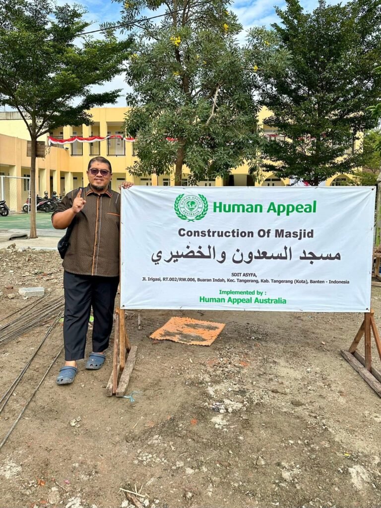 Pembangunan Masjid Fathurrahman, Wakaf Saudara Muslim dari Australia